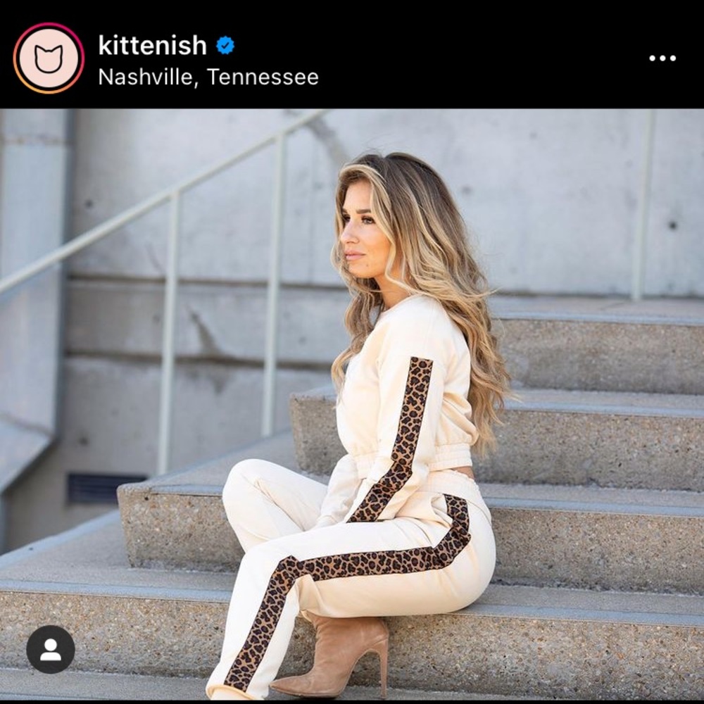 Kittenish crop top sweatshirt